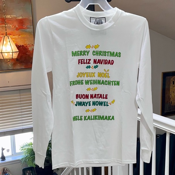 💥NWOT💥 WHOOPI GOLDBERG Merry Christmas Greetings T-Shirt  Size Small - Picture 5 of 8